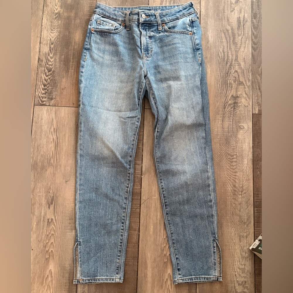 Old Navy Women’s size 2 Light Blue Straight Jeans